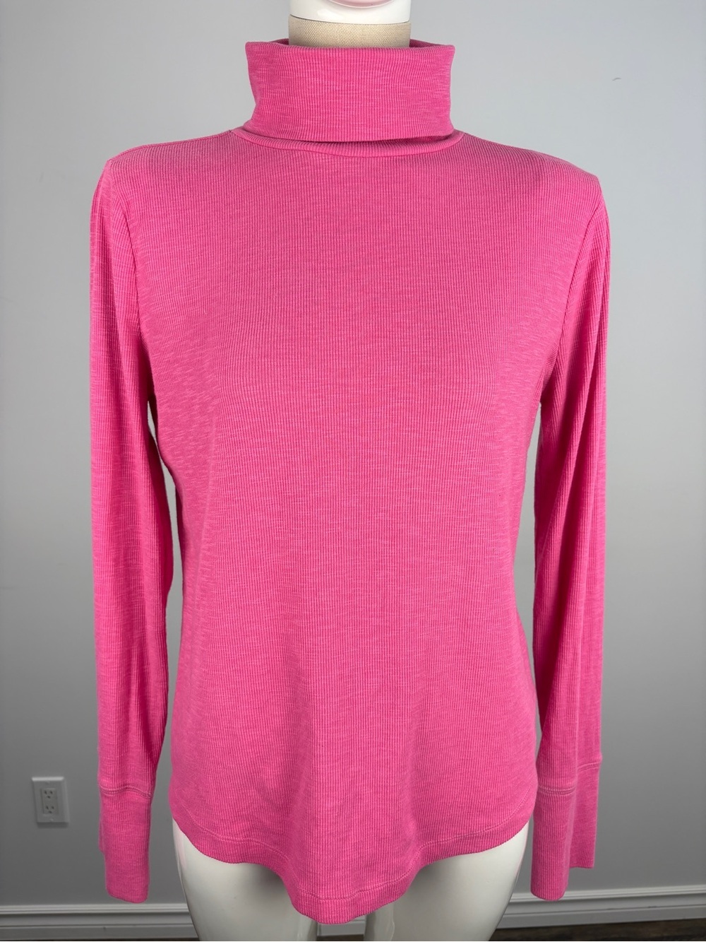 GAP Bright Pink Ribbed Turtleneck Top Size Medium (M) Classic Layering Essential